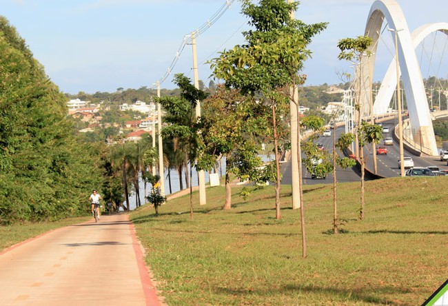 Ciclovia e paisagismo no Plano Piloto